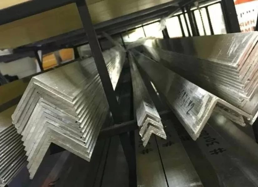 Уголок алюминиевый